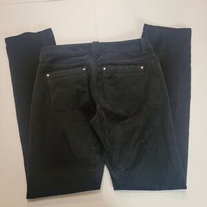 White house black market slim leg 2R feel beautiful velvet feel pants.